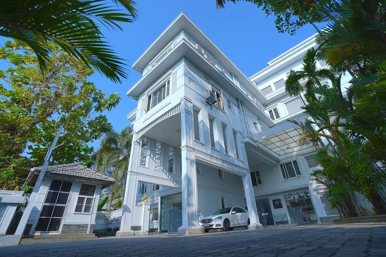 Otel Tgr Suites Kochi